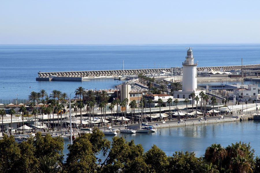 Evening stroll and visit to the Malaga port area