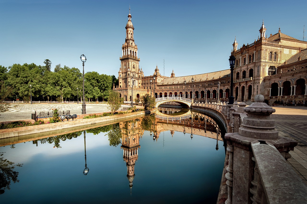 photo highlights of the plaza of Plaza de Espana