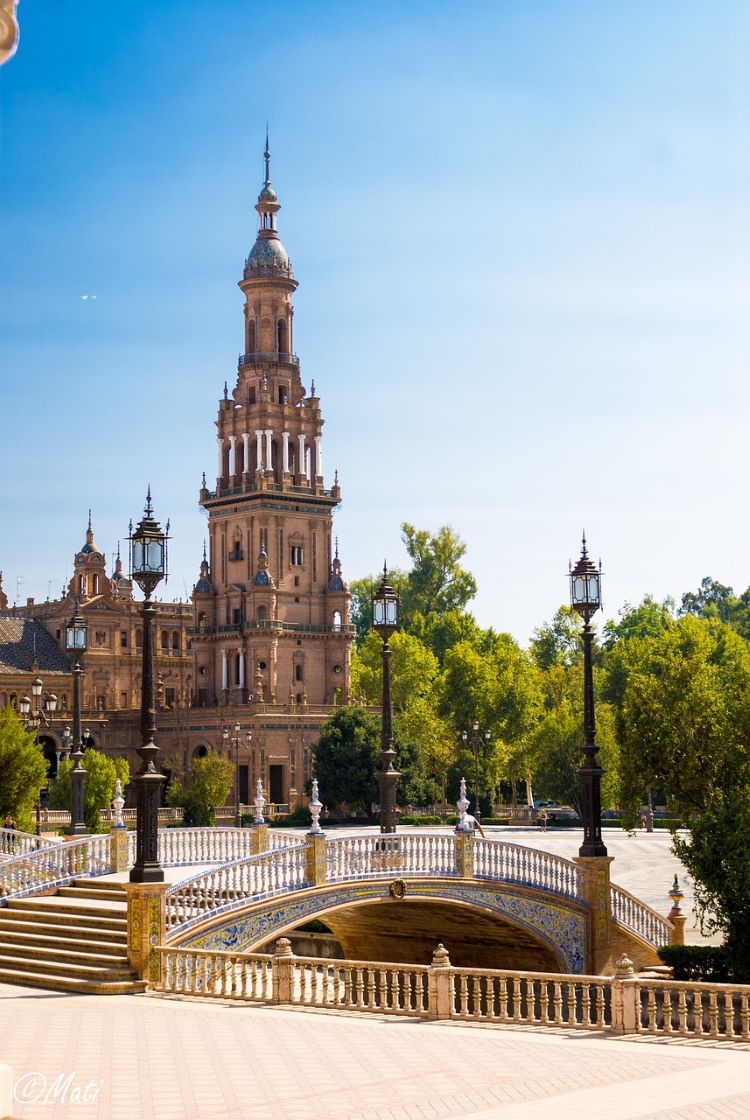 Explore the Plaza Espana