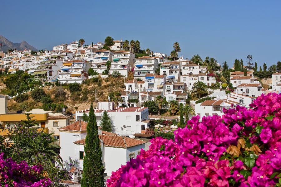 Traveling from Malaga to Nerja - your transport options