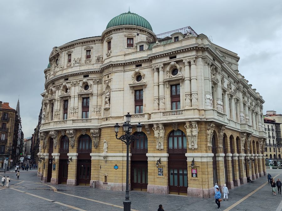 Let's start our tour of Old Town at the opera house