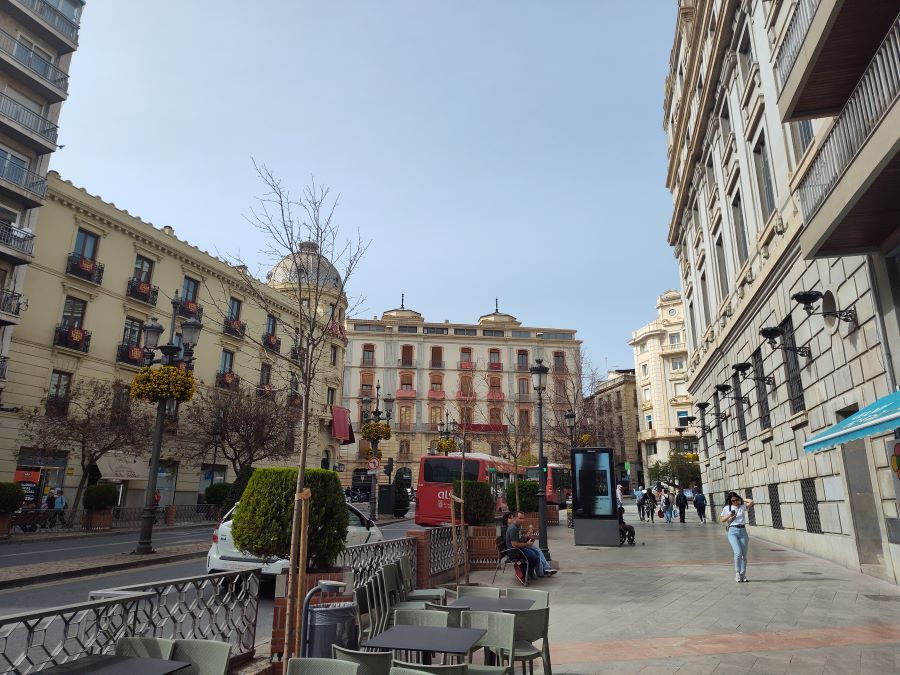 Free walking tours at the historic center and neighborhoods of Albaicín and Sacromonte