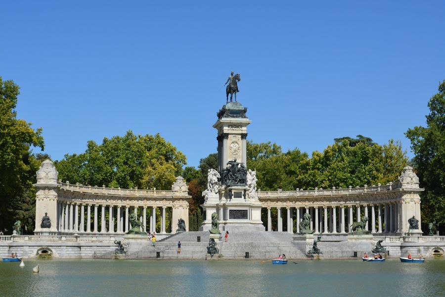 Relaxing easly afternoon visit to Retiro Park