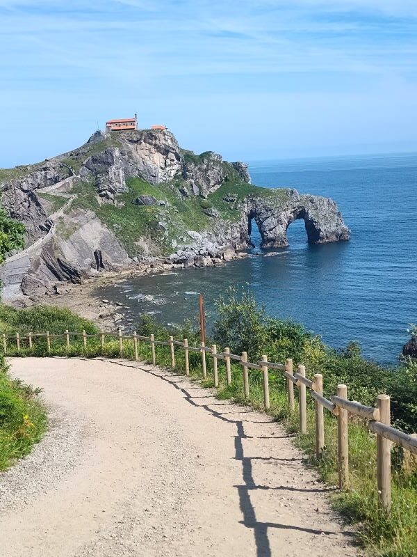 Hiking down to Gaztelugatxe