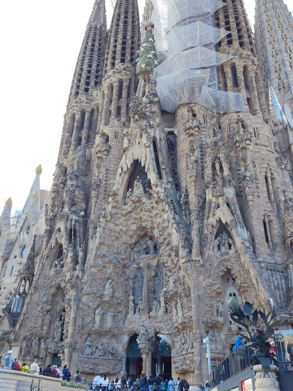 Visit La Sagrada Familia