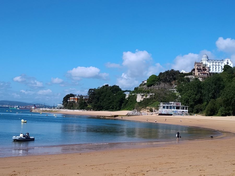 Playa de los Peligros & Playa de la Magdalena