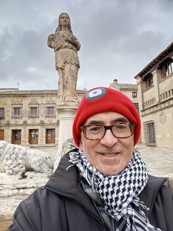 Selfie at the Lion Fountain of Baeza