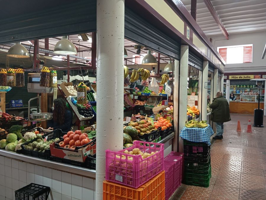Local Markets and Squares