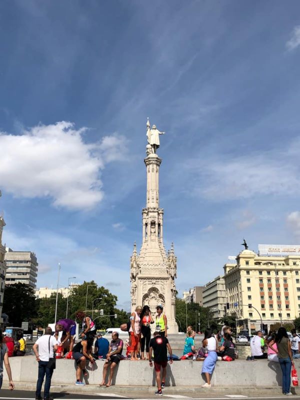 Explore and stroll Paseo de Recoletos