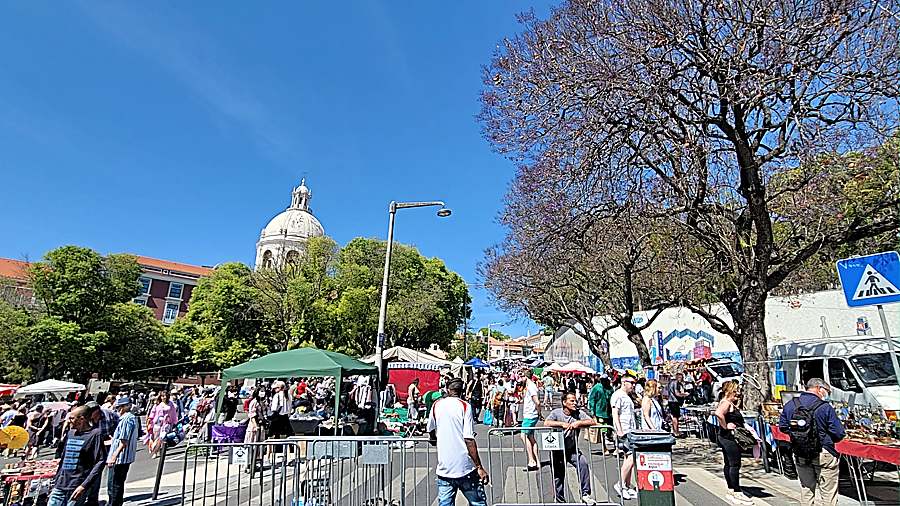 Where is the Feira da Ladra located?