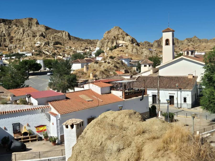 Logistics of a day trip to Guadix